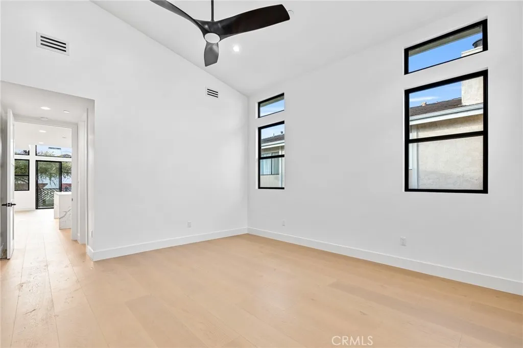 110 S Irena Avenue A, Redondo Beach, California 90277 home-pic-14